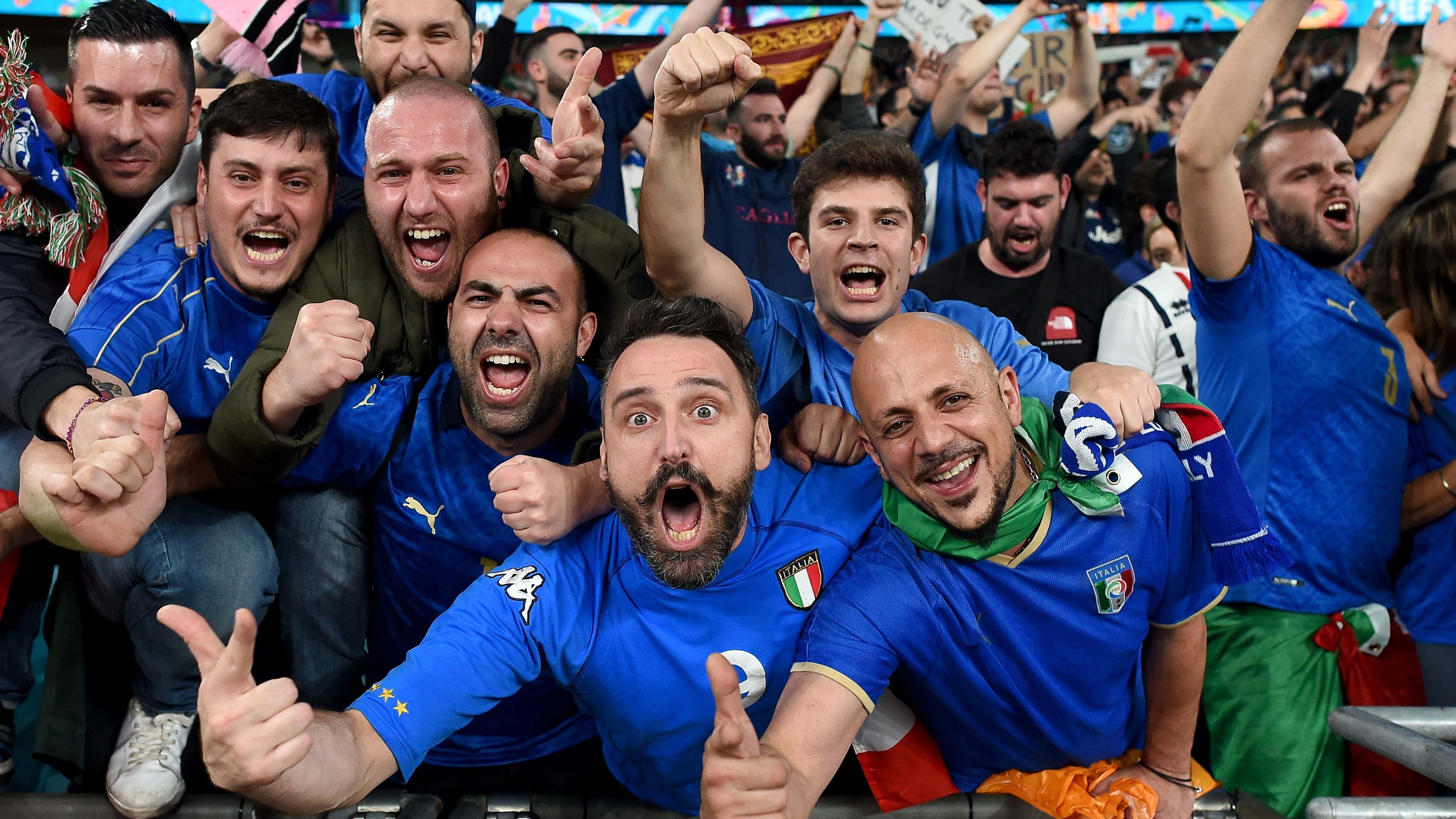 Рейтинг уефа 2024. Italy Fans 2020. Italian Fans. Italian Football Fan.